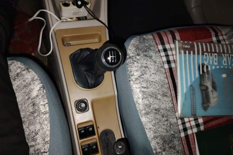 Used FAW Weizhi 2011 Sedan 1.5L Manual Elite Model Gear Lever