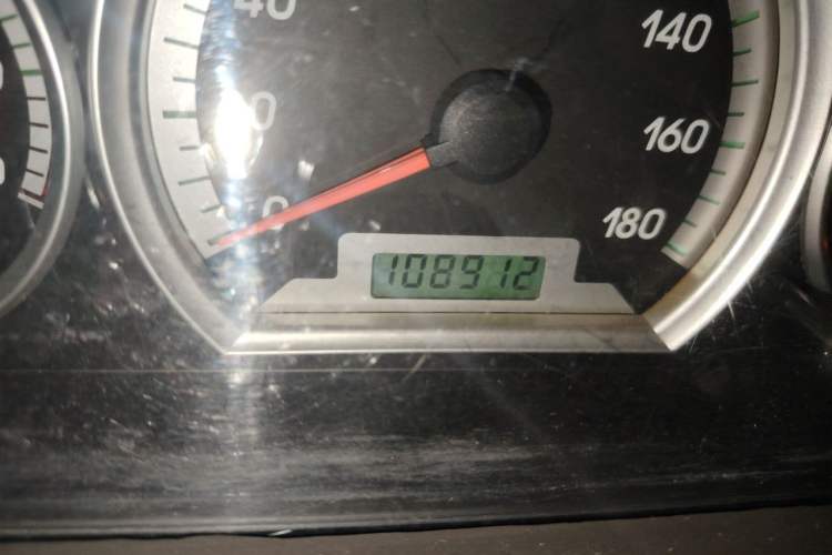 Used FAW Weizhi 2011 Sedan 1.5L Manual Elite Model Odometer Close Up