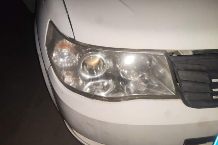 Used FAW Weizhi 2011 Sedan 1.5L Manual Elite Model Right Front Headlight