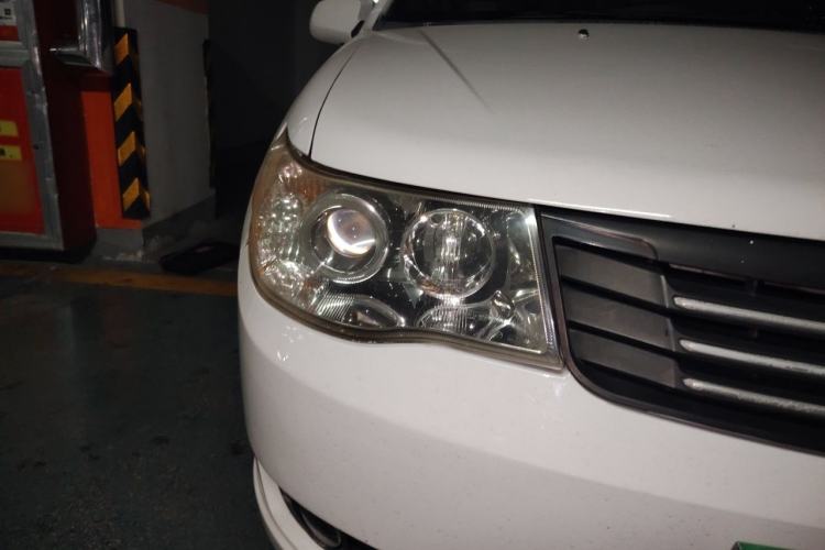 Used FAW Weizhi 2011 Sedan 1.5L Manual Elite Model Right Front Headlight