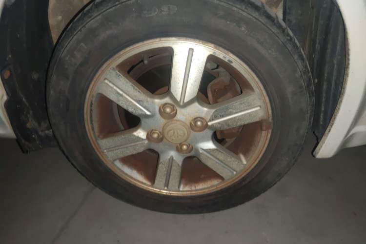 Used FAW Weizhi 2011 Sedan 1.5L Manual Elite Model Right Front Wheel Hub