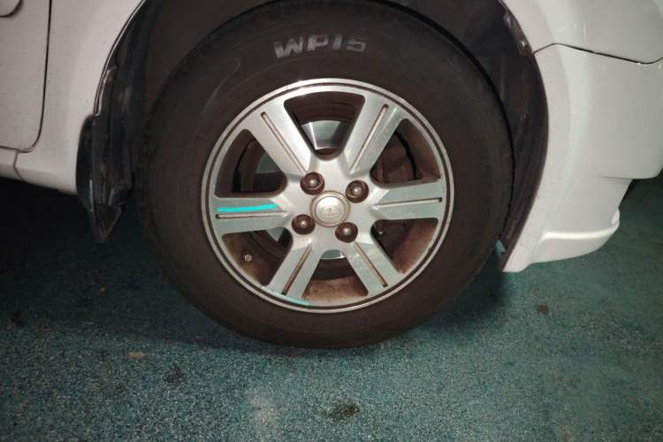 Used FAW Weizhi 2011 Sedan 1.5L Manual Elite Model Right Front Wheel Hub