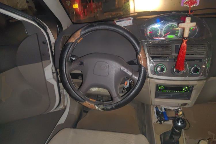 Used FAW Weizhi 2011 Sedan 1.5L Manual Elite Model Steering Wheel