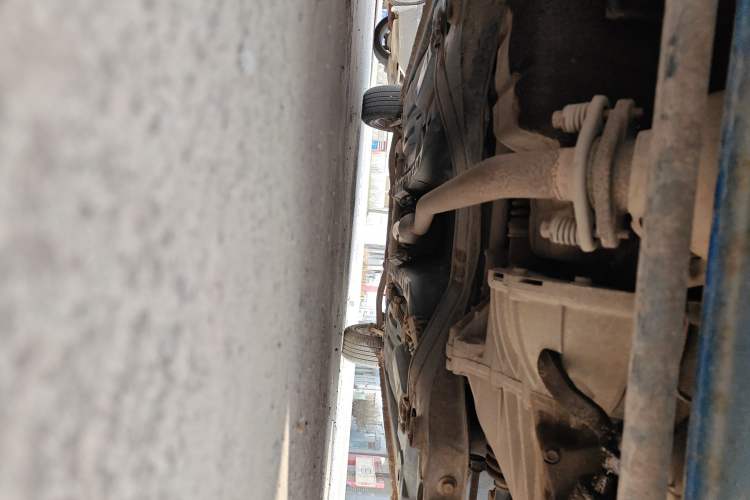 Used FAW Weizhi V2 2010 1.3L AMT Flagship Version Chassis Front