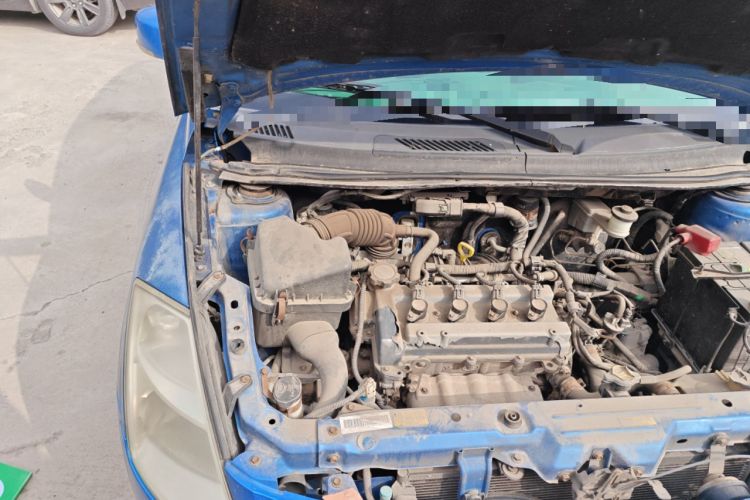 Used FAW Weizhi V2 2010 1.3L AMT Flagship Version Engine Bay Right
