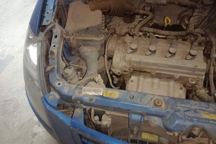 Used FAW Weizhi V2 2010 1.3L AMT Flagship Version Engine Bay Right
