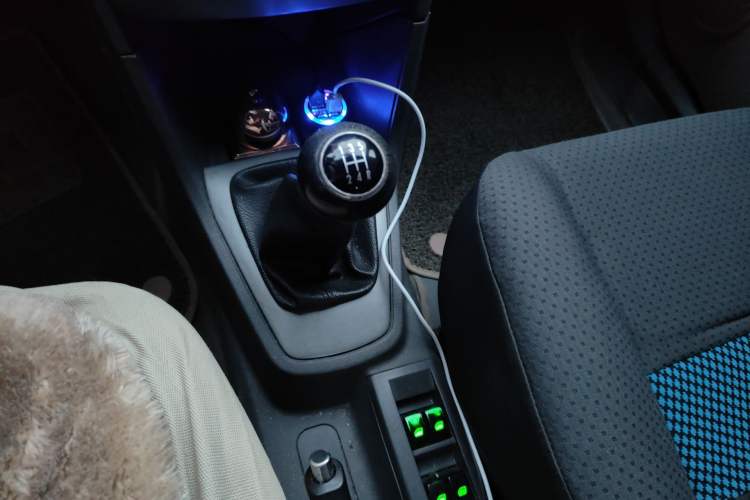 Used FAW Weizhi V2 2010 1.3L Manual Comfort Edition Gear Lever