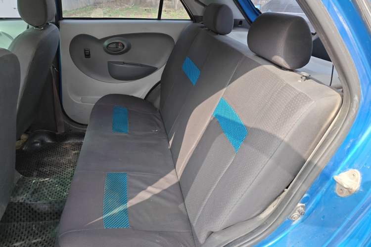 Used FAW Weizhi V2 2010 1.3L AMT Flagship Version Left Rear Seat