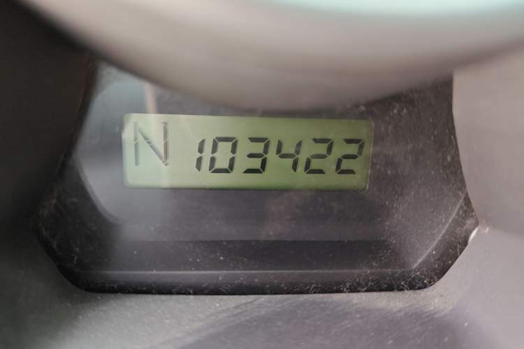 Used FAW Weizhi V2 2010 1.3L AMT Flagship Version Odometer Close Up