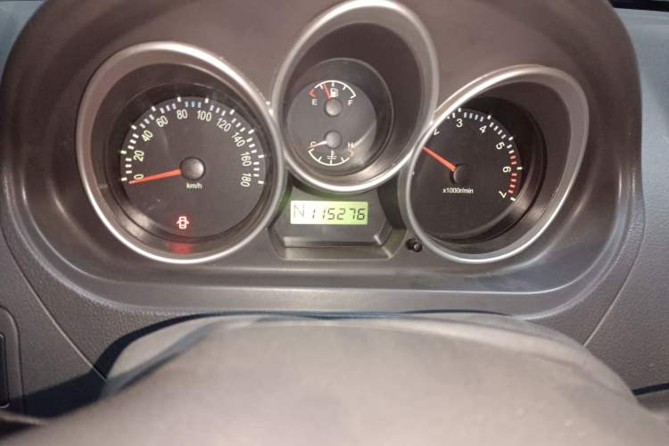 Used FAW Weizhi V2 2010 1.3L AMT Flagship Version Odometer Close Up