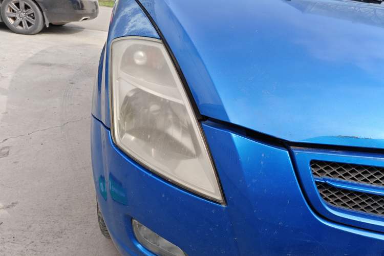 Used FAW Weizhi V2 2010 1.3L AMT Flagship Version Right Front Headlight
