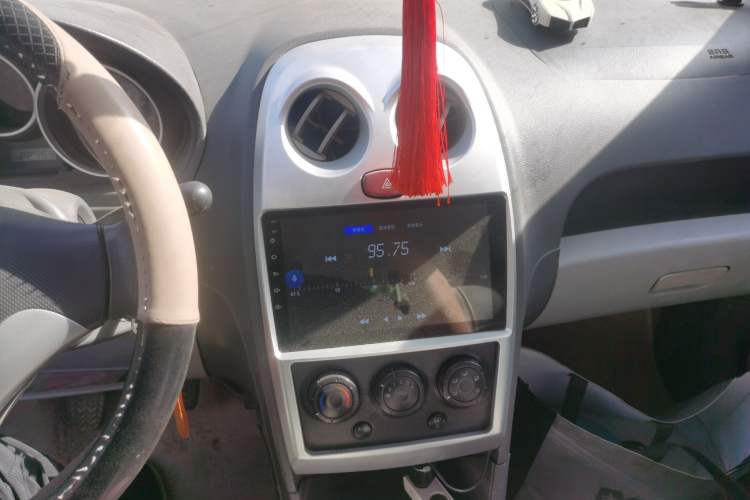 Used FAW Weizhi V2 2010 1.3L Manual Luxury Version Audio And AC Panel