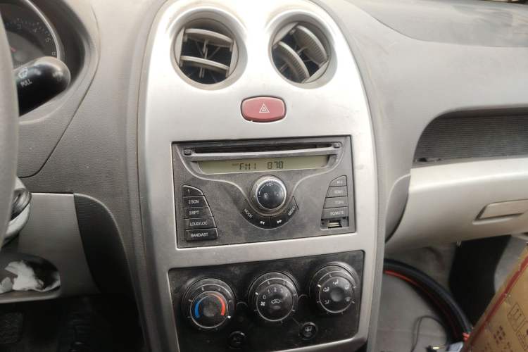 Used FAW Weizhi V2 2010 1.3L Manual Luxury Version Audio And AC Panel