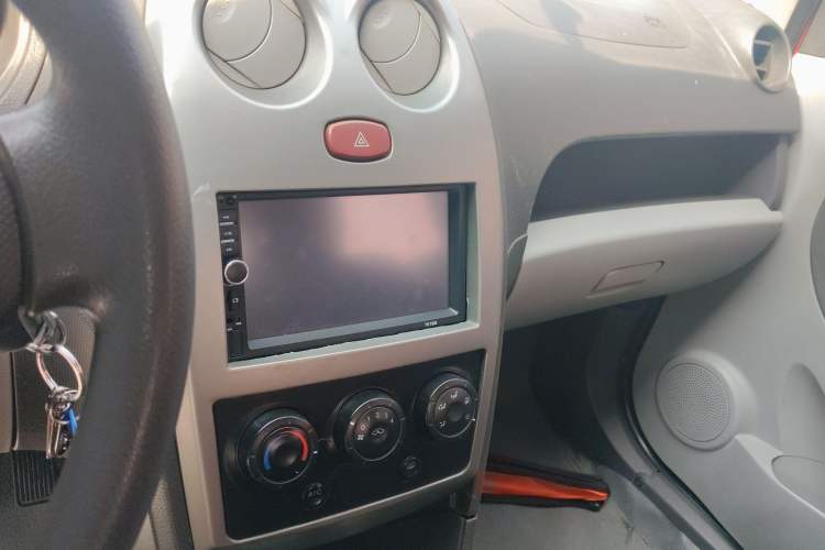 Used FAW Weizhi V2 2010 1.3L Manual Luxury Version Audio And AC Panel