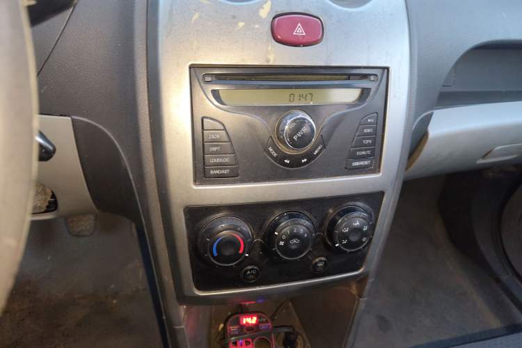 Used FAW Weizhi V2 2010 1.3L Manual Luxury Version Audio And AC Panel