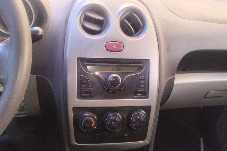 Used FAW Weizhi V2 2010 1.3L Manual Luxury Version Audio And AC Panel