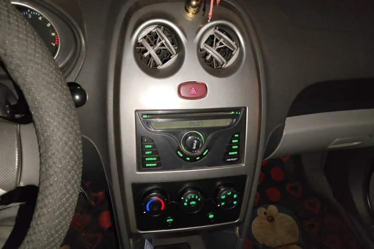 Used FAW Weizhi V2 2010 1.3L Manual Luxury Version Audio And AC Panel