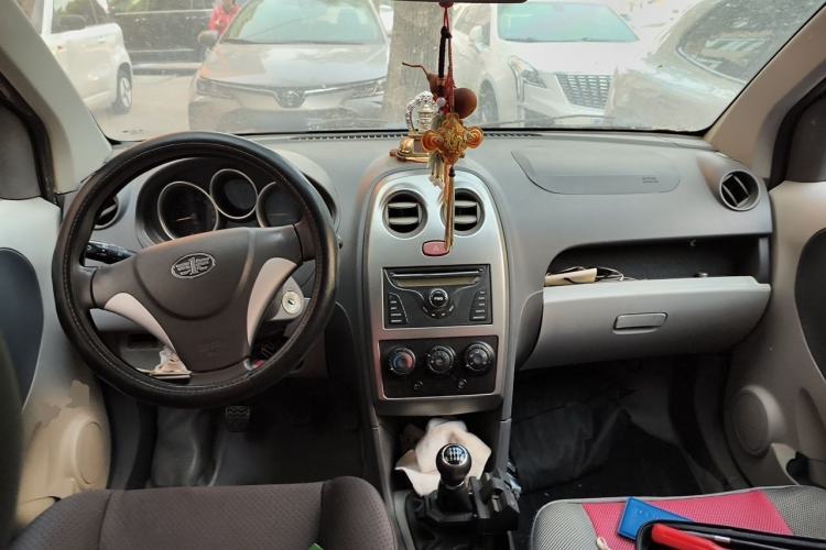 Used FAW Weizhi V2 2010 1.3L Manual Luxury Version Center Console