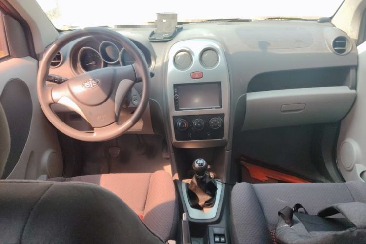 Used FAW Weizhi V2 2010 1.3L Manual Luxury Version Center Console