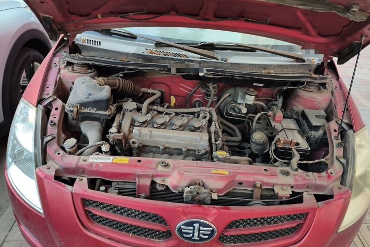 Used FAW Weizhi V2 2010 1.3L Manual Luxury Version Engine Bay