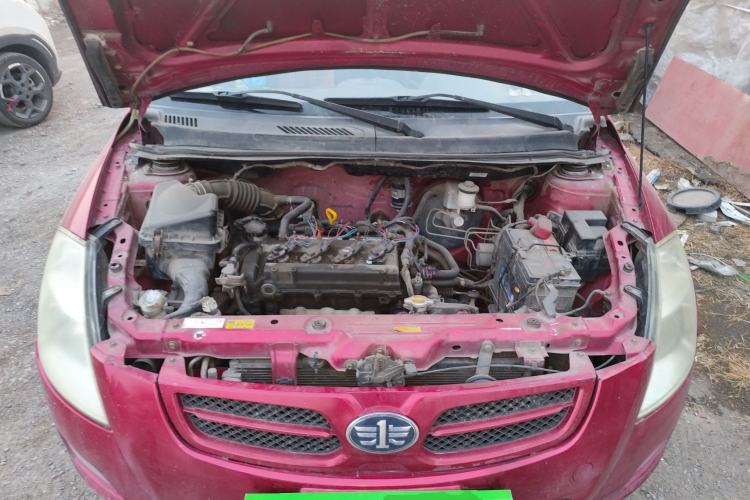 Used FAW Weizhi V2 2010 1.3L Manual Luxury Version Engine Bay