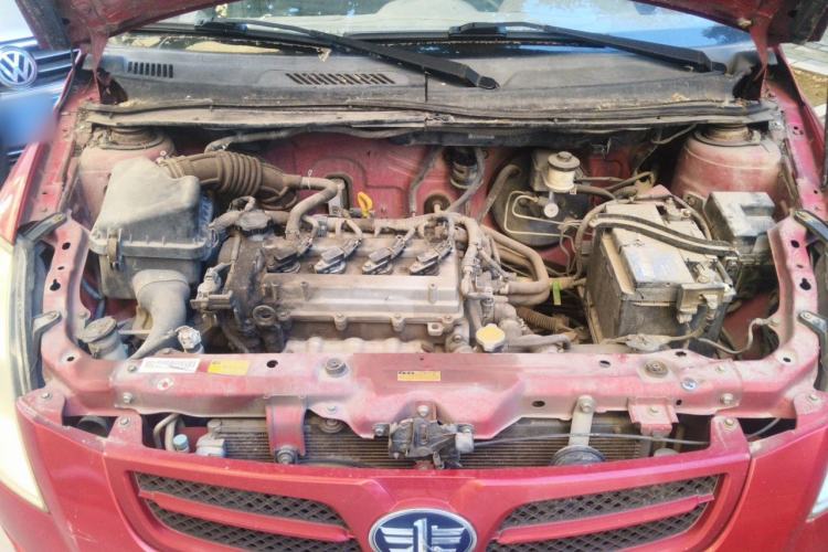 Used FAW Weizhi V2 2010 1.3L Manual Luxury Version Engine Bay