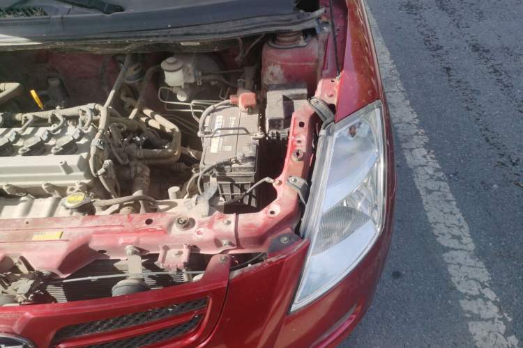 Used FAW Weizhi V2 2010 1.3L Manual Luxury Version Engine Bay Left