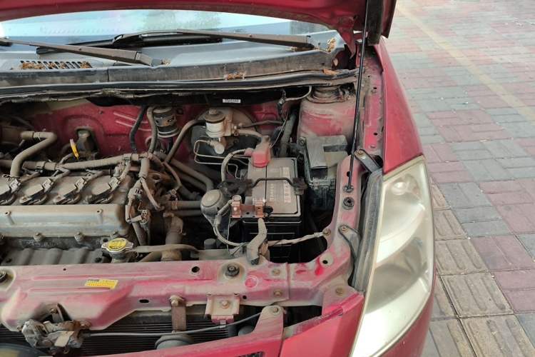 Used FAW Weizhi V2 2010 1.3L Manual Luxury Version Engine Bay Left