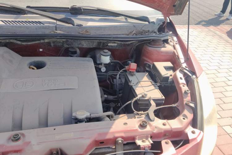 Used FAW Weizhi V2 2010 1.3L Manual Luxury Version Engine Bay Left