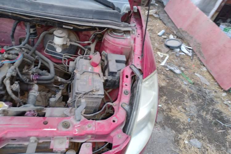 Used FAW Weizhi V2 2010 1.3L Manual Luxury Version Engine Bay Left