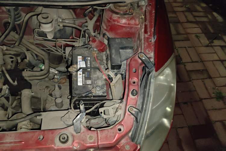 Used FAW Weizhi V2 2010 1.3L Manual Luxury Version Engine Bay Left