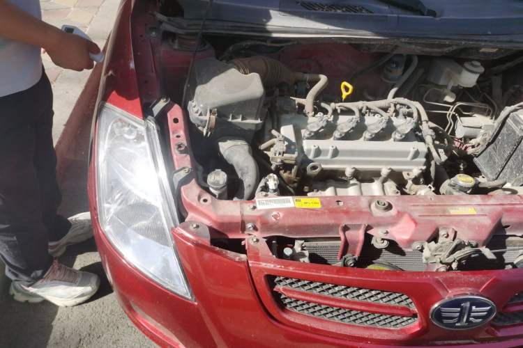 Used FAW Weizhi V2 2010 1.3L Manual Luxury Version Engine Bay Right