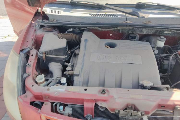Used FAW Weizhi V2 2010 1.3L Manual Luxury Version Engine Bay Right