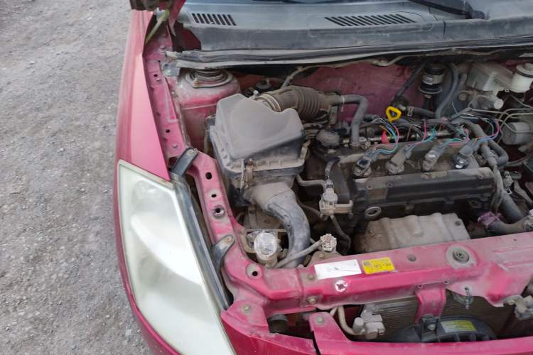 Used FAW Weizhi V2 2010 1.3L Manual Luxury Version Engine Bay Right
