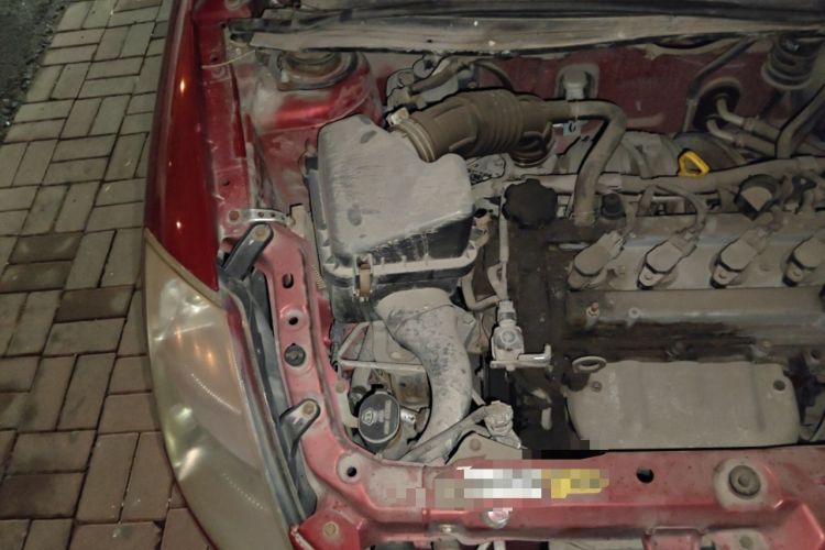 Used FAW Weizhi V2 2010 1.3L Manual Luxury Version Engine Bay Right