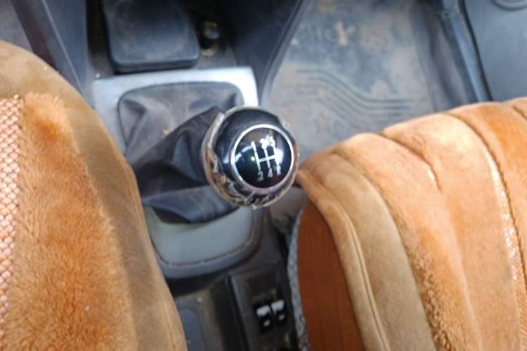 Used FAW Weizhi V2 2010 1.3L Manual Comfort Edition Gear Lever