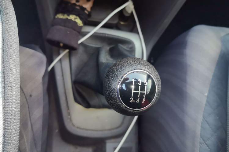Used FAW Weizhi V2 2010 1.3L Manual Luxury Version Gear Lever