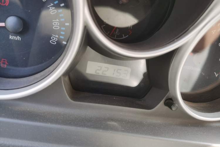 Used FAW Weizhi V2 2010 1.3L Manual Luxury Version Odometer Close Up