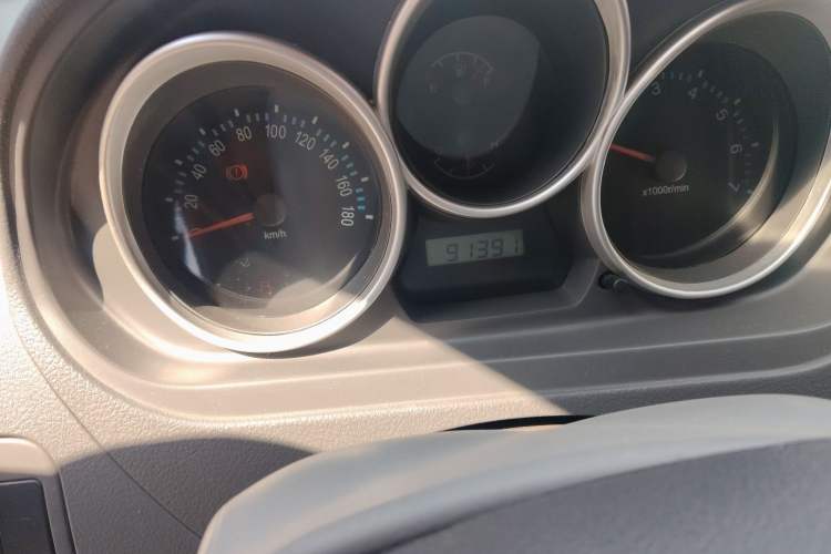 Used FAW Weizhi V2 2010 1.3L Manual Luxury Version Odometer Close Up