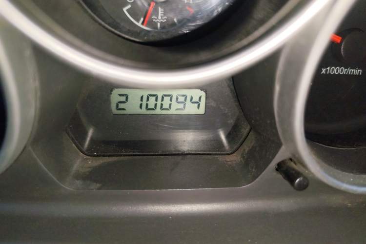 Used FAW Weizhi V2 2010 1.3L Manual Luxury Version Odometer Close Up