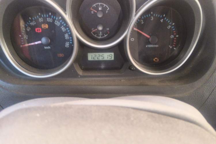 Used FAW Weizhi V2 2010 1.3L Manual Luxury Version Odometer Close Up