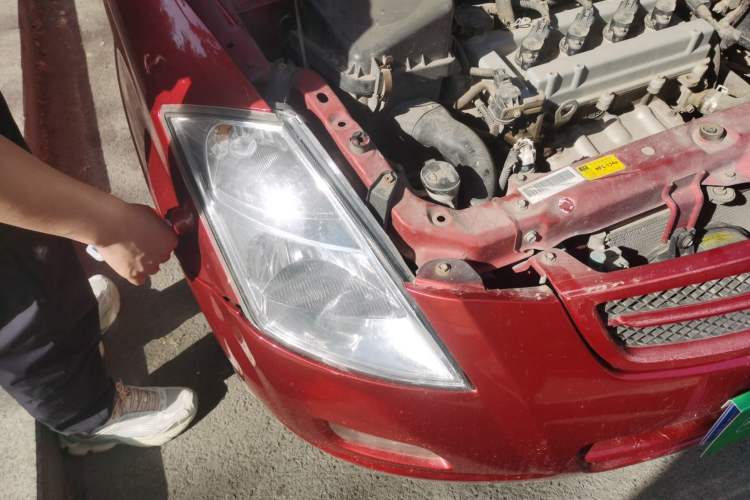 Used FAW Weizhi V2 2010 1.3L Manual Luxury Version Right Front Headlight