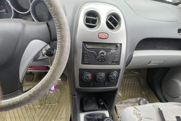 Used FAW Weizhi V2 2010 1.3L Manual Comfort Edition Audio And AC Panel