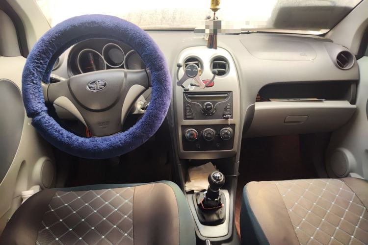 Used FAW Weizhi V2 2010 1.3L Manual Luxury Version Center Console