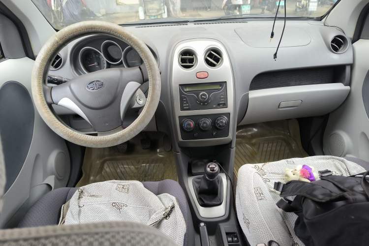 Used FAW Weizhi V2 2010 1.3L Manual Comfort Edition Center Console