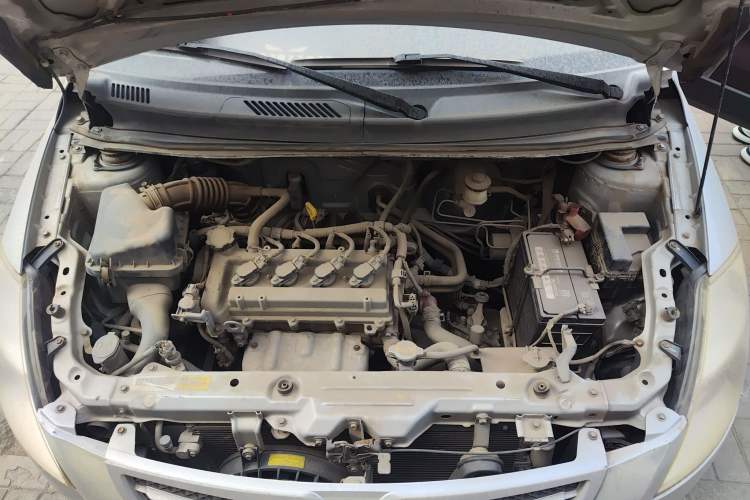 Used FAW Weizhi V2 2010 1.3L Manual Luxury Version Engine Bay