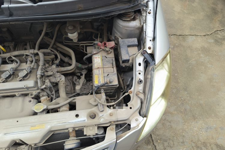 Used FAW Weizhi V2 2010 1.3L Manual Comfort Edition Engine Bay Left