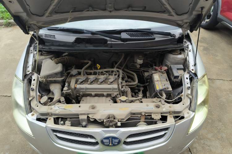 Used FAW Weizhi V2 2010 1.3L Manual Comfort Edition Engine Bay
