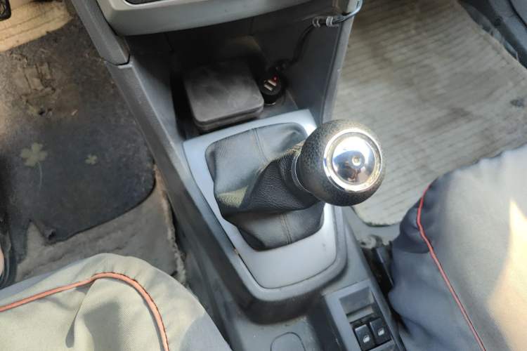 Used FAW Weizhi V2 2010 1.3L Manual Comfort Edition Gear Lever