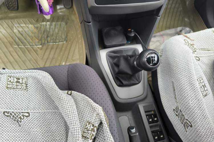 Used FAW Weizhi V2 2010 1.3L Manual Comfort Edition Gear Lever